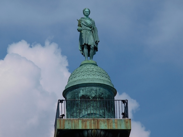 Памятник Наполеону крупным планом
 - Фото, изображение