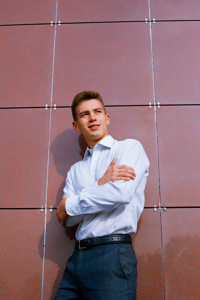 Young business man in a bright shirt - Foto, immagini
