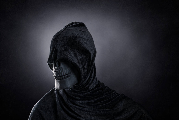 Grim reaper over dark misty background - Foto, Bild