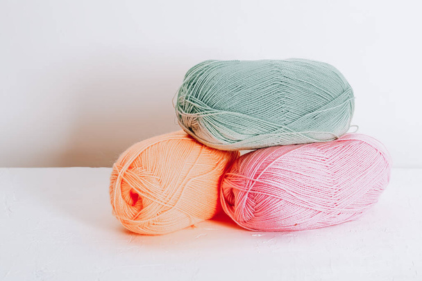 Yarn in pastel spring colors for children's clothing. Balls of wool from delicate pastel threads. - Fotografie, Obrázek
