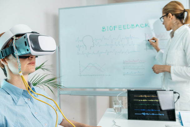 Virtual reality biofeedback training session - Combining VR and biofeedback to facilitate psychological disorders like anxiety, PTSD and ADHD - Photo, Image