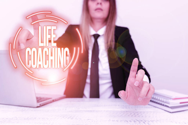 Käsinkirjoitusmerkki Life Coaching. Liikeidea henkilö työskentelee auttaa osoittamaan saavuttaa tavoitteensa urallaan selittää yrityksen ongelma, Tiivistelmä Riitojen ratkaiseminen - Valokuva, kuva