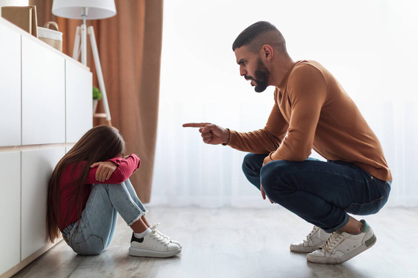 Отчим наказывает свою дочь студентку за плохое поведение