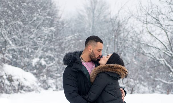 Couple in love, sensual lovers kissing and embracing in winter outdoor. - Fotoğraf, Görsel