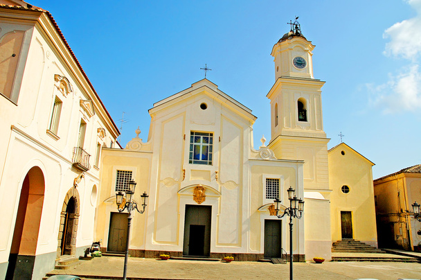 A Igreja em Massalubrense acima de Sorrento
 - Foto, Imagem