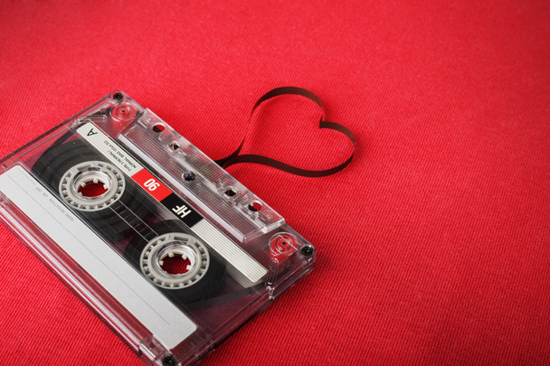 Vintage ses kaseti gevşek kasetle bir kalp şekillendirme - Fotoğraf, Görsel