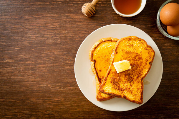 French toasted with butter and honey for breakfast - Foto, immagini