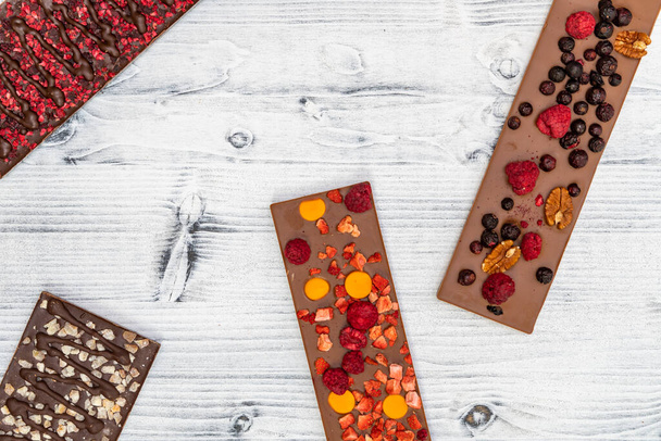 натюрморт з шоколадом з різними видами сухофруктів
 - Фото, зображення