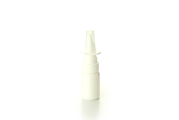 Leere Flasche Nasenspray isoliert auf weißem Hintergrund - Foto, Bild