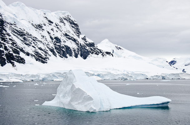 Antarktisz - jéghegy és a táj - Fotó, kép