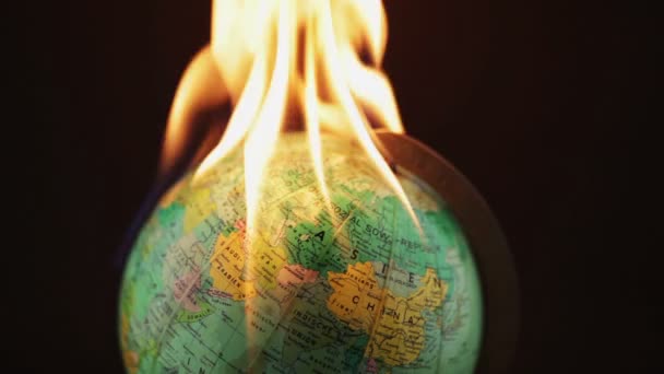 Incendiando un globo
 - Metraje, vídeo