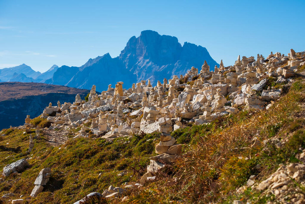 Picos especiales cerca del Monte Tre Cime di Lavaredo (Drei Zinnen), Valle de Sexteni, Trentino-Alto Adigio en Italia - Foto, Imagen