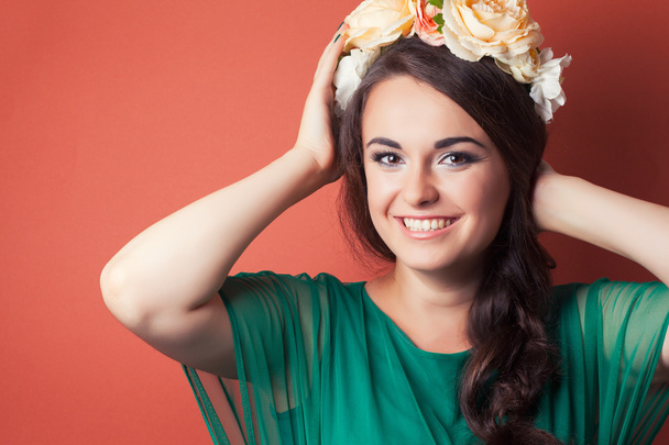Beautiful young woman wearing wreath - Foto, immagini