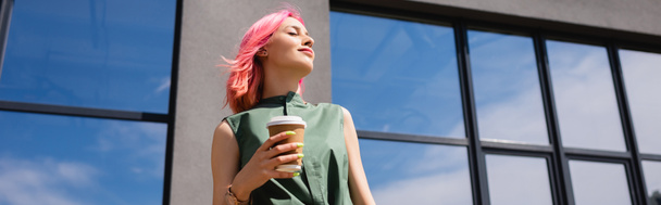 sunshine on face of pleased woman with pink hair holding paper cup outside, banner - Foto, Imagen