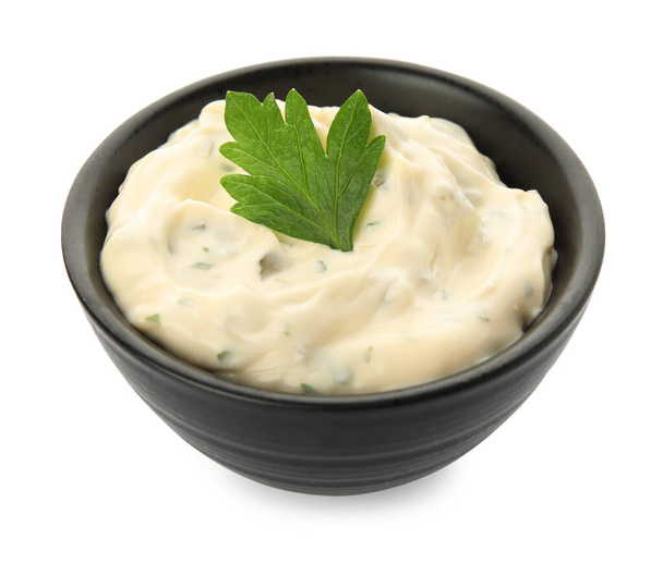 Tartar sauce in bowl isolated on white - Foto, Bild