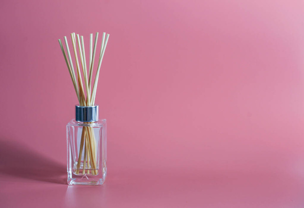 air freshener sticks isolated on pink background - Foto, Bild