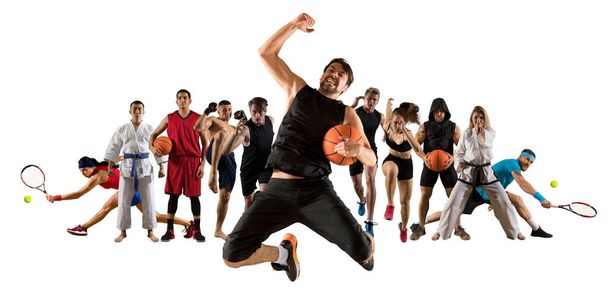 Collage sportif. basket-ball, course, boxe, taekwon-do et joueurs de tennis. Fit femme et les hommes debout isolé sur blanc - Photo, image