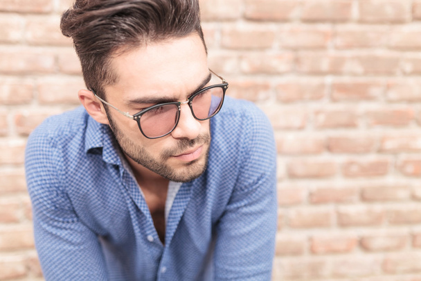 closeup picture of a young casual man with glasses - Φωτογραφία, εικόνα