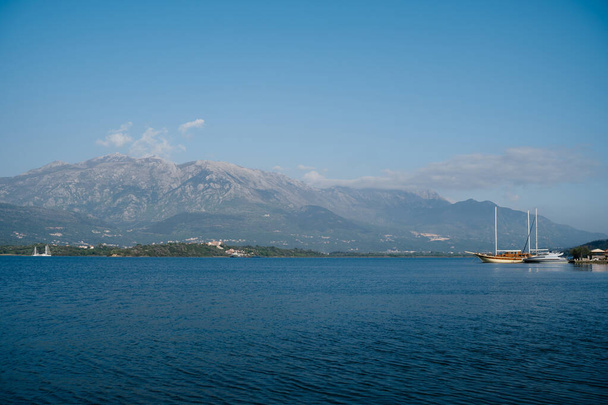 Vue de la jetée de la mer au mont Lovcen. Monténégro - Photo, image
