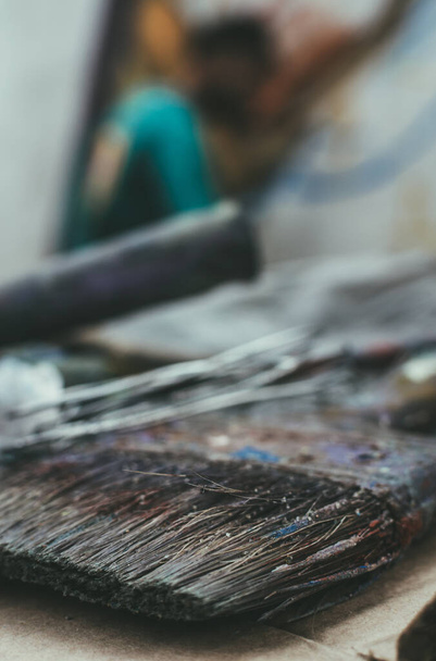 A close-up shot of a brush in a studio - Zdjęcie, obraz