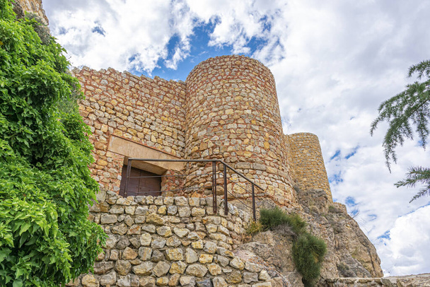 The walls and towers of the ancient Muslim castle of Albarracin in the province of Teruel in Aragon - Foto, Bild