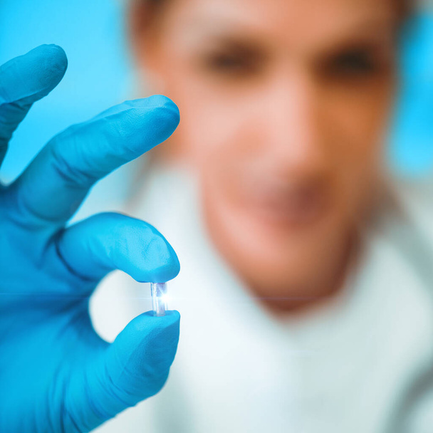 Новая медицинская технология чипового импланта - Фото, изображение