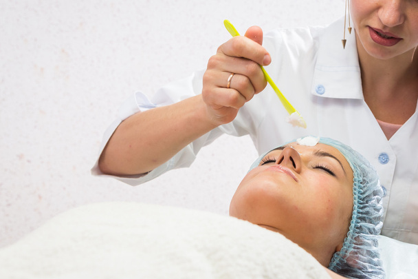 Procedimientos cosméticos en la clínica de spa
 - Foto, imagen