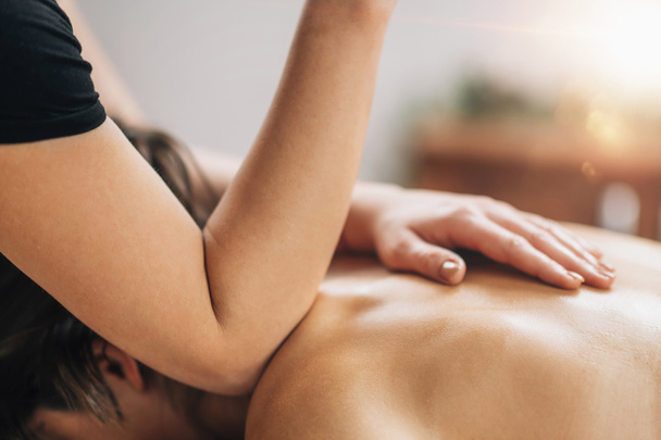 Lomi Lomi Hawaiian back massage, elbow press - Foto, immagini
