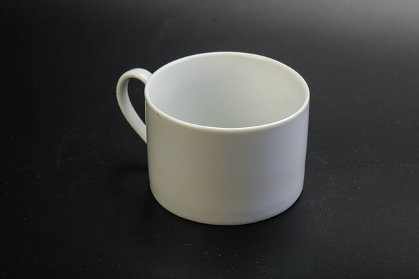 紅茶やコーヒーのための空のカップを隔離 - 写真・画像