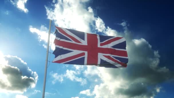 Birleşik Krallık bayrağı güzel mavi gökyüzüne doğru esen rüzgara karşı - Video, Çekim