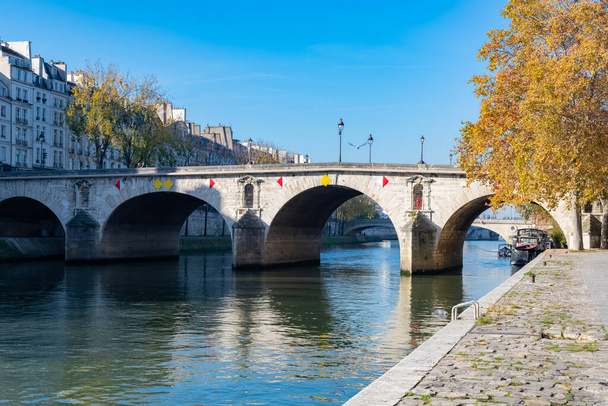 Paris, ile Saint-Louis, le pont Marie sur la Seine - Photo, image