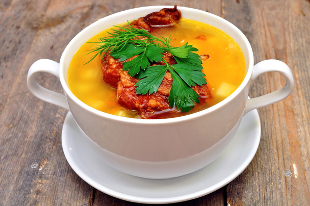 Hrášková polévka s uzenými vepřovými žebírky - Fotografie, Obrázek