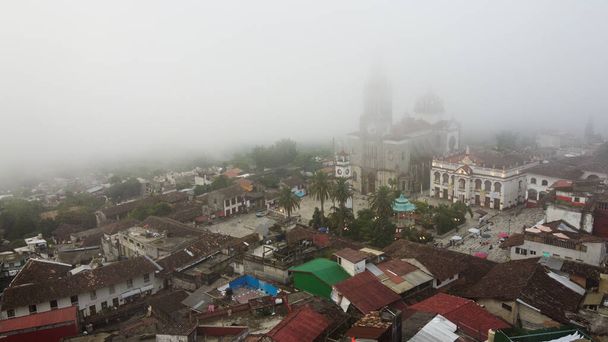 View of Cuetzalan with mist - Φωτογραφία, εικόνα