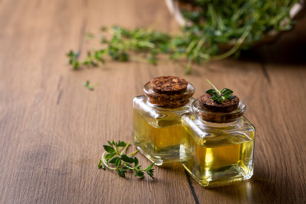 essential oil with rosemary and herbs - Foto, Bild