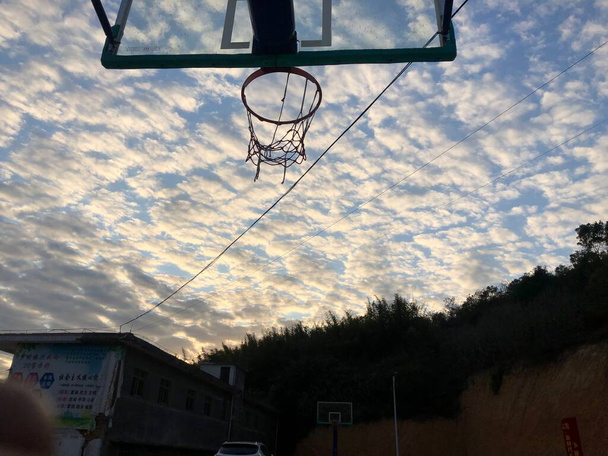 basketball hoop in the city - Foto, imagen