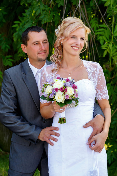 Красива молода весільна пара
 - Фото, зображення