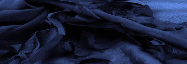 Textur. Hintergrund. blauer Seidenstoff, Draufsicht. Glatte, elegante Textur aus blauer Seide oder Satin kann als abstrakter Hintergrund mit Kopierraum verwendet werden. - Foto, Bild