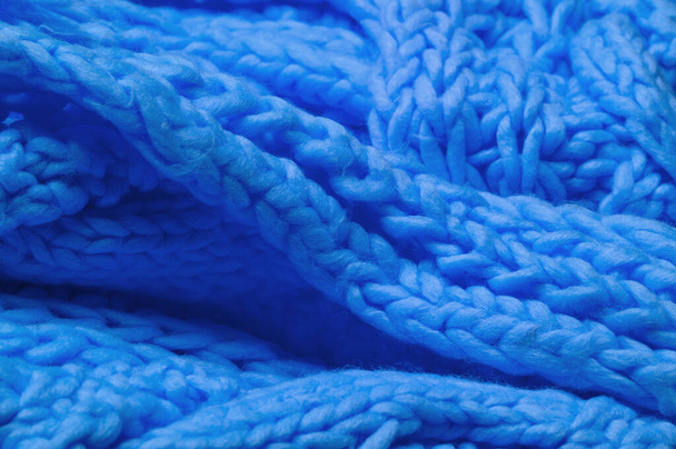 Blue knitted wool scarf. Large chunky knit. Gorgeous Handmade Wool Winter Wool Scarf - Deep Sapphire Collar - Warm Soft Blue Neck - Fotografie, Obrázek
