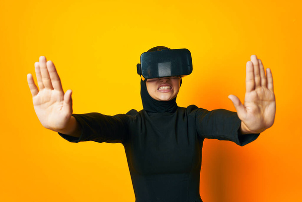 Muslim virtual reality glasses entertainment yellow background - Fotó, kép