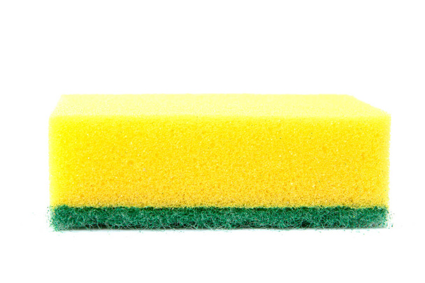žlutá mycí houba na bílém izolovaném pozadí, zblízka - Fotografie, Obrázek