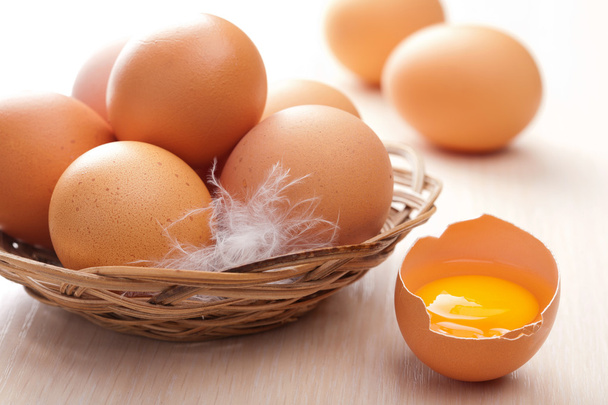 Huevos pardos
 - Foto, imagen