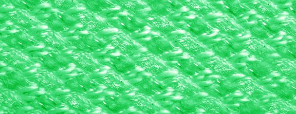 Πράσινο ύφασμα με μεταλλικές πούλιες και γυαλιστερό ασημί καπάκι. Υφή φόντου, μοτίβο. - Φωτογραφία, εικόνα