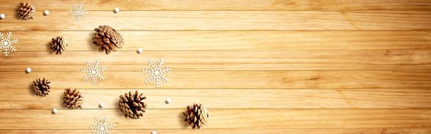 Christmas pine cones with snow flakes - Foto, immagini
