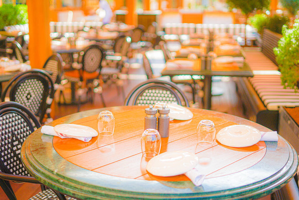 Assento elegante do terraço do restaurante. Localização do tiro: Dubai - Foto, Imagem