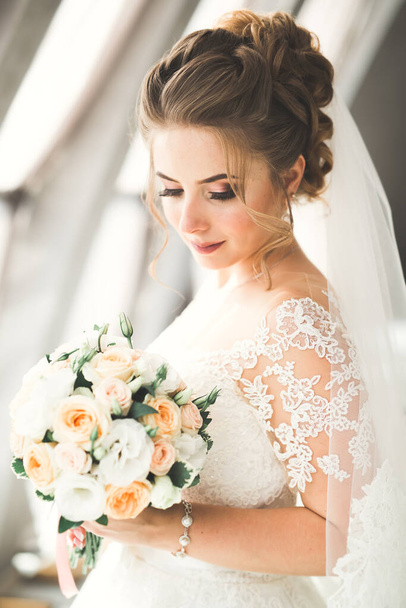 Beautiful luxury bride in elegant white dress - Фото, зображення
