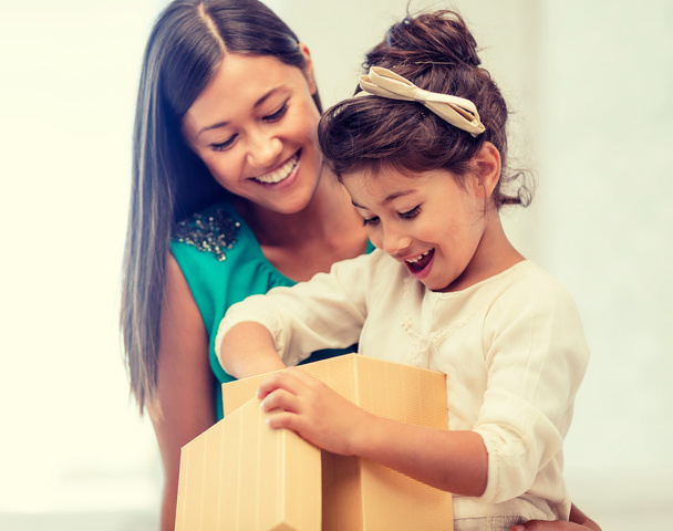 happy mother and child girl with gift box - Photo, image