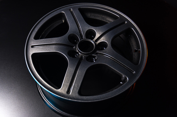 ruedas de titanio pintura en polvo ligero - Foto, imagen