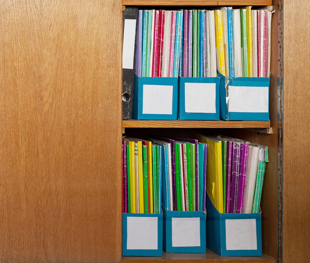 színes mappák, irodai szekrény - Fotó, kép