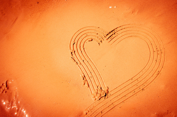 hart in zand getrokken - Foto, afbeelding