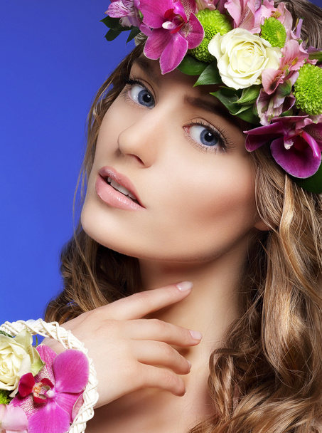 Gorgeous Woman with Bouquet of Colorful Flowers - Foto, imagen